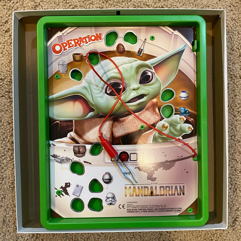 Star Wars Mandalorian Operation Game - Picture 2 of 5